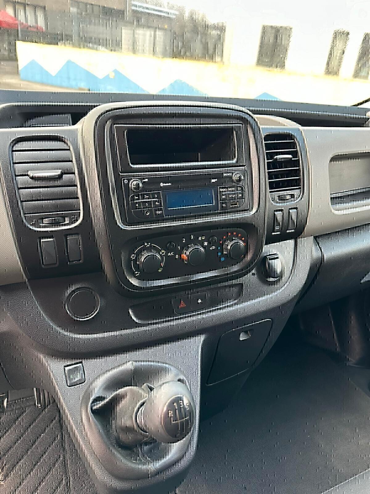 RENAULT TRAFIC ANNO 2015 PRONTO ALL'USO! SUPER PREZZO!