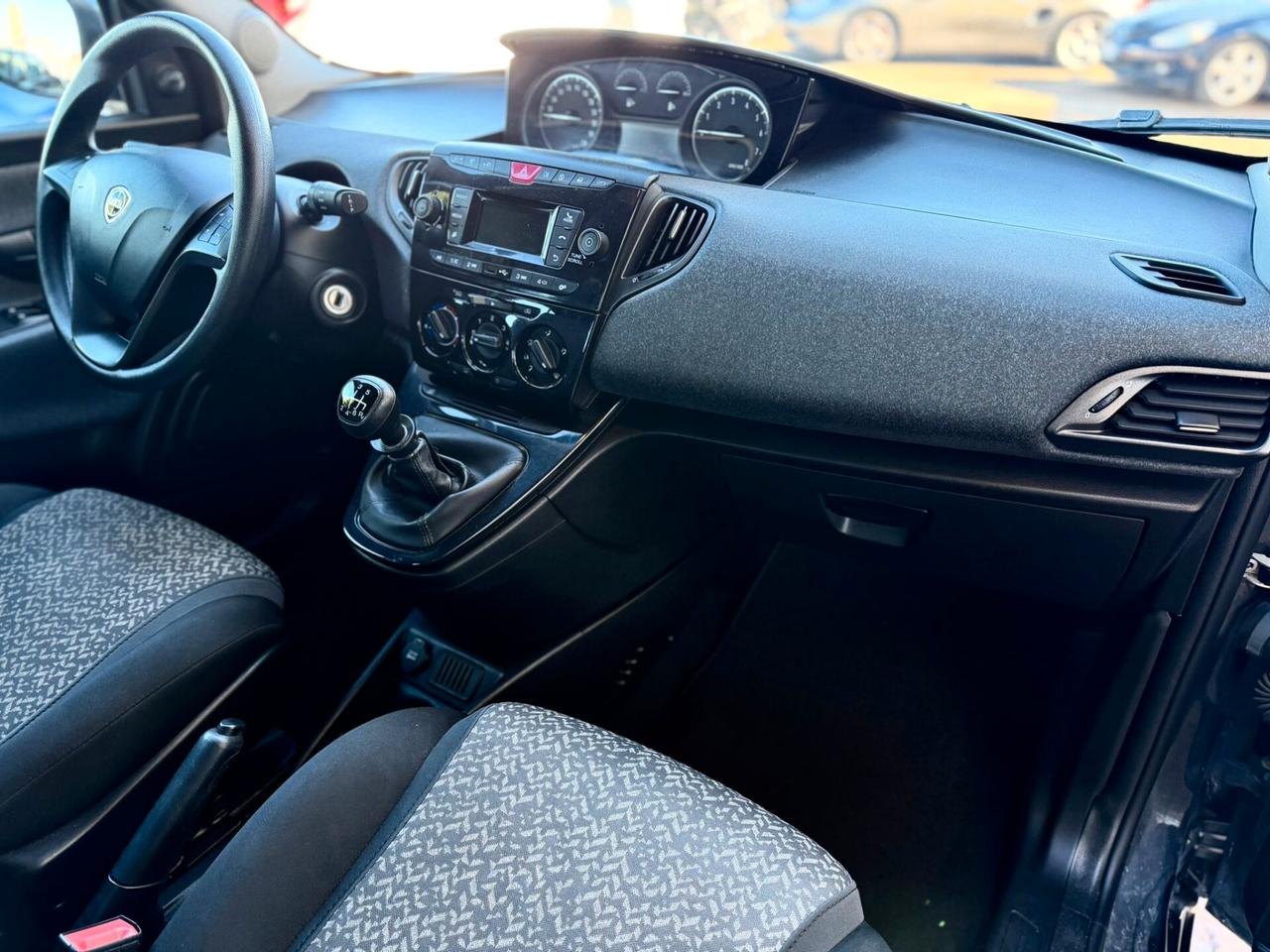 Lancia Ypsilon 1.0 FireFly 5 porte S&S Hybrid Silver