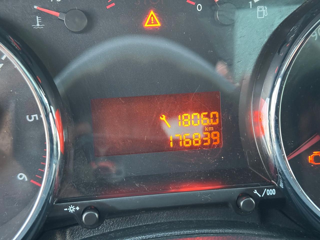 PEUGEOT 3008 1.6HDI 115CV BUSINESS EURO5B