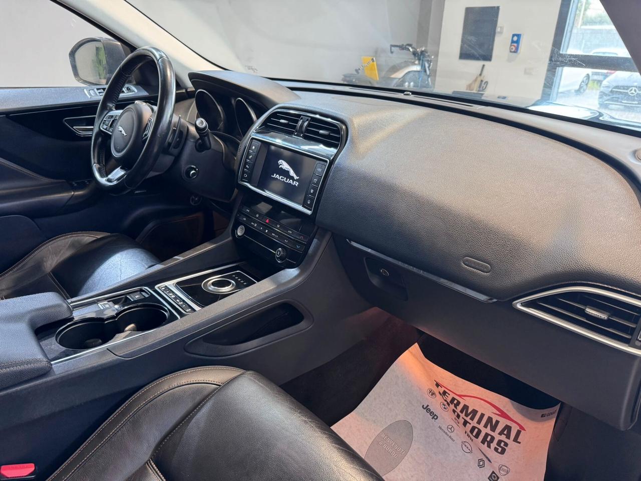 Jaguar F-Pace 2.0 D 180 CV AWD aut. Pure