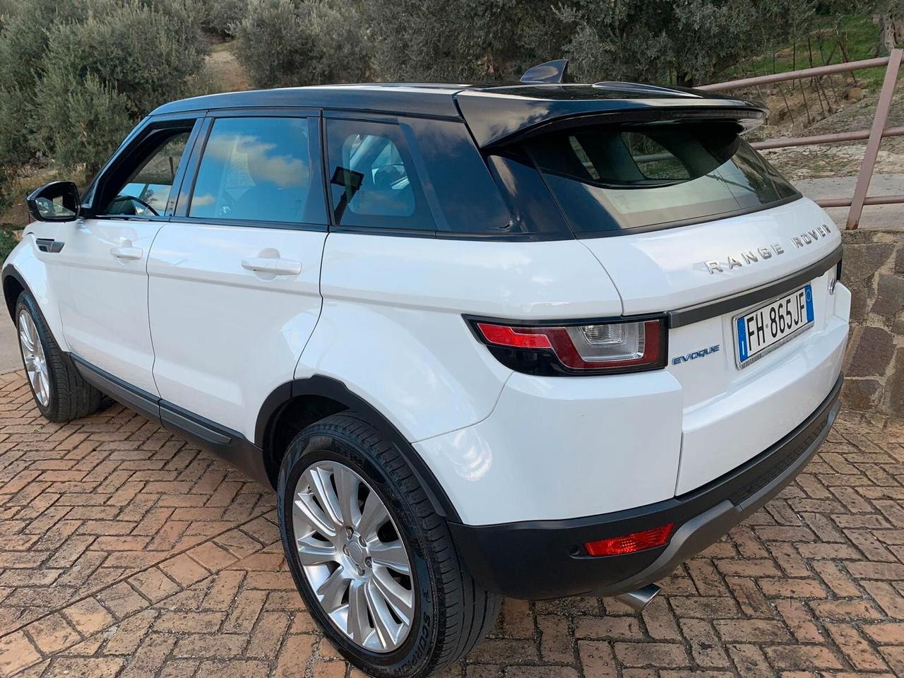 Land Rover Range Evoque 2.0 eD4 5p. Pure