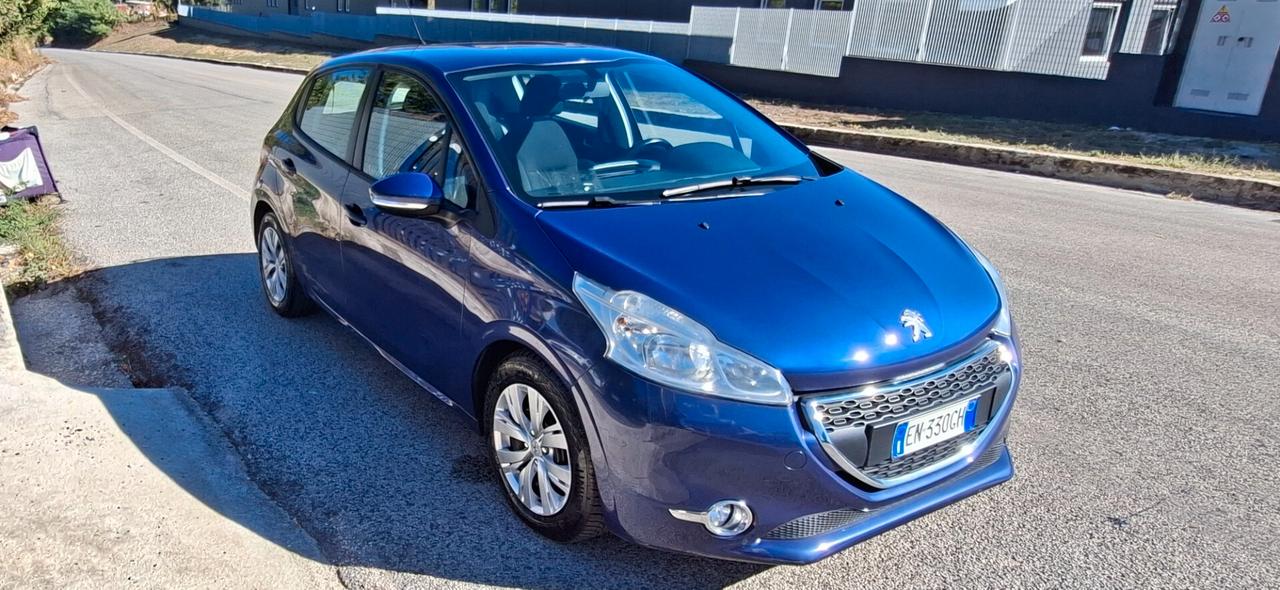 Peugeot 208 1.4 HDi 68 CV 5 porte Allure