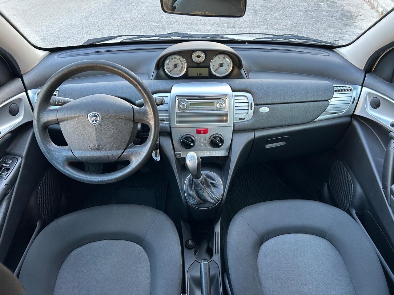 Lancia Ypsilon 1.3 MJT 75 CV Unyca