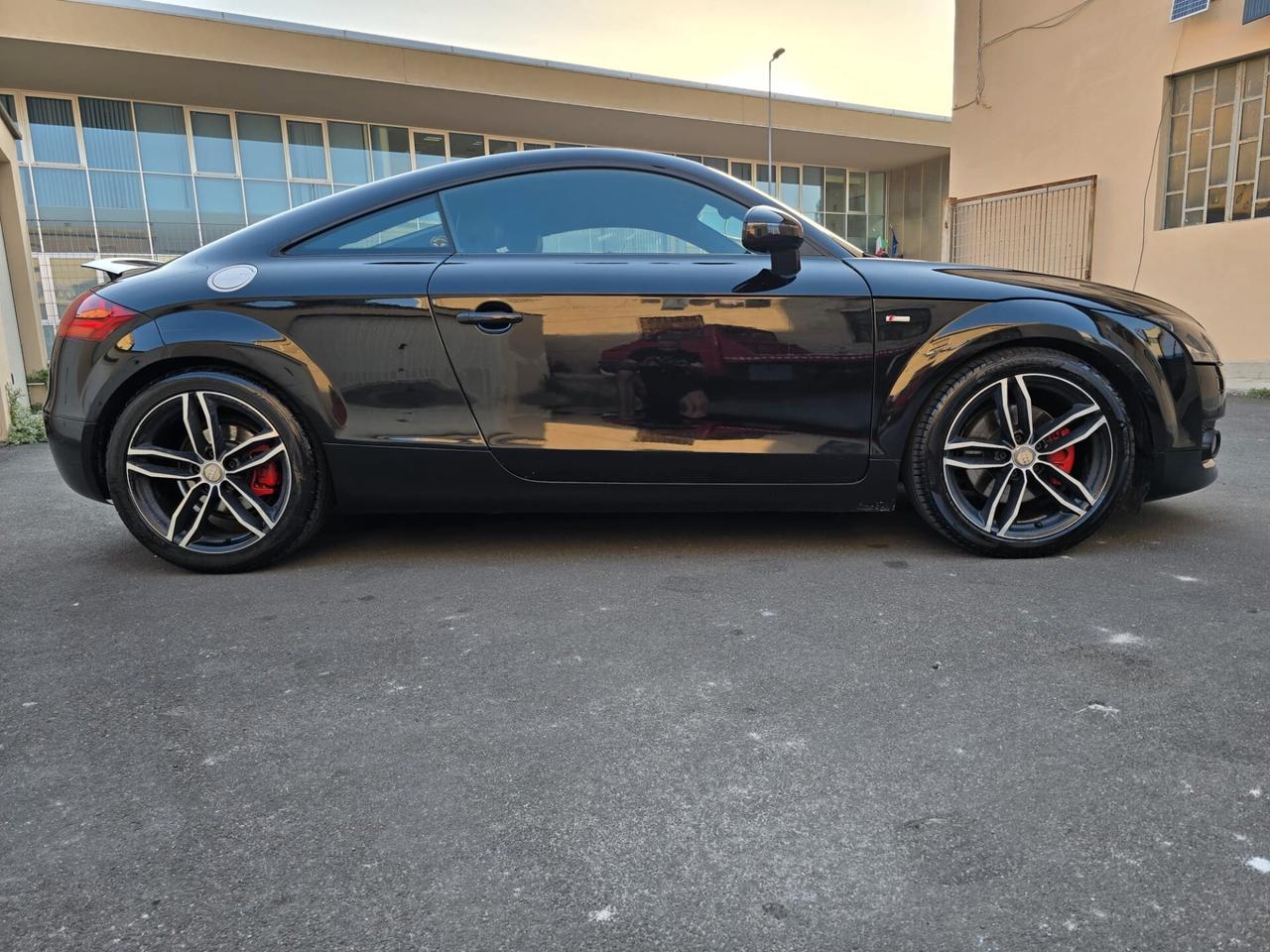 Audi TT Coupé 2.0 TFSI possibilita 12 mesi garanzia
