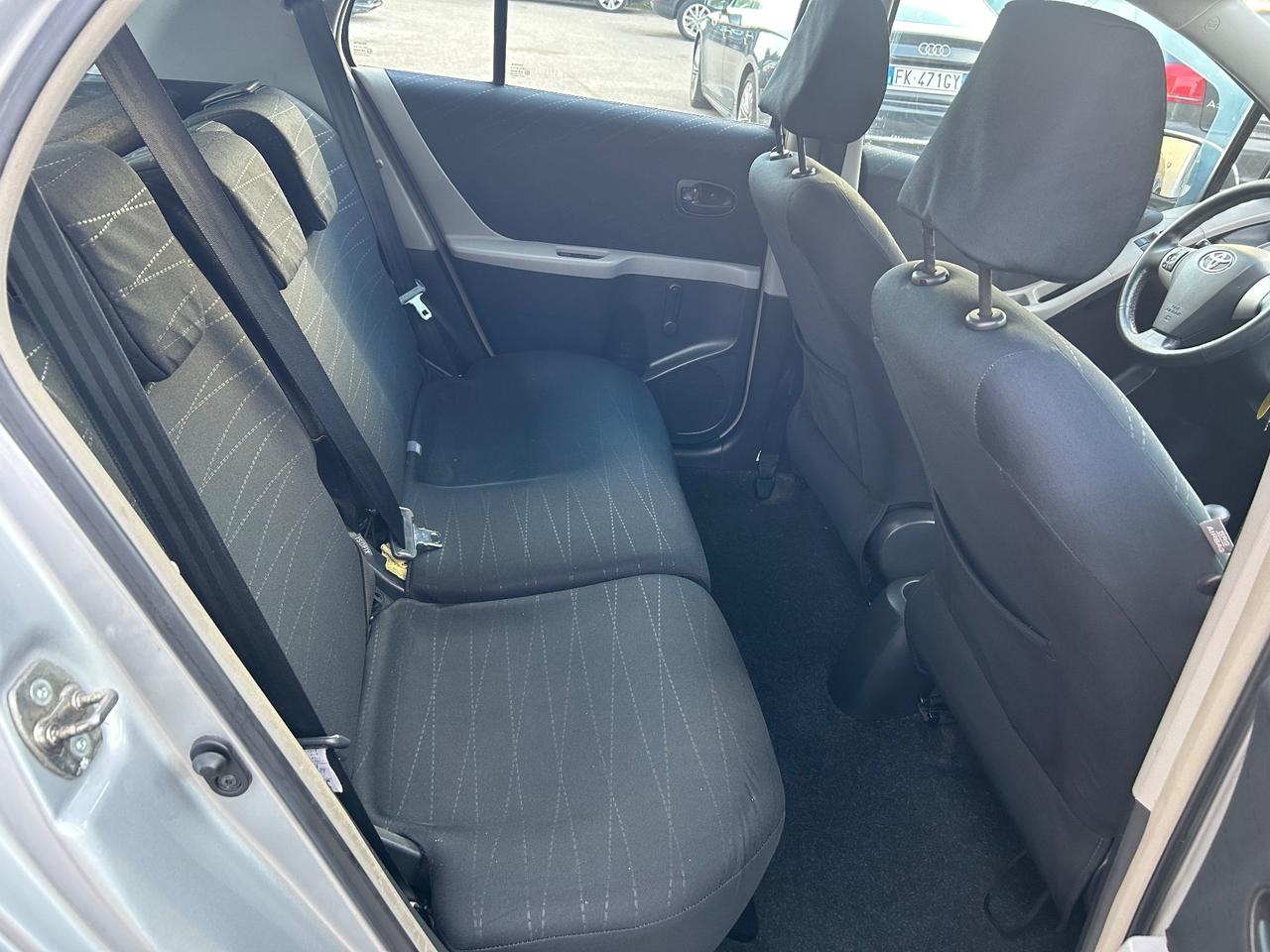 Toyota Yaris 1.3 5 porte cambio automatico 120000km