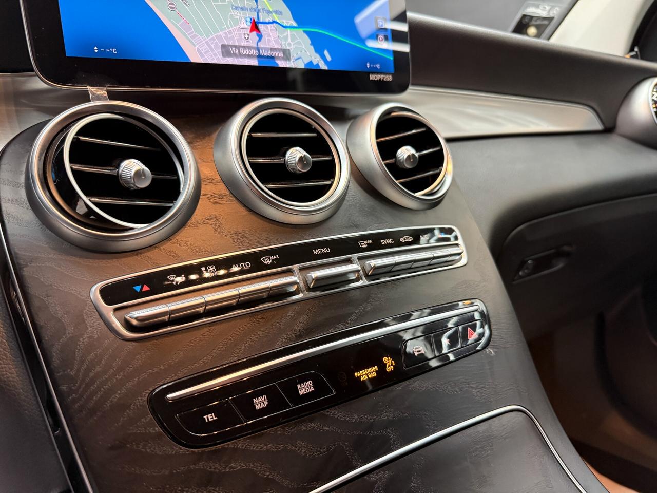 Mercedes Benz GLC 300D 4MATIC PREMIUM