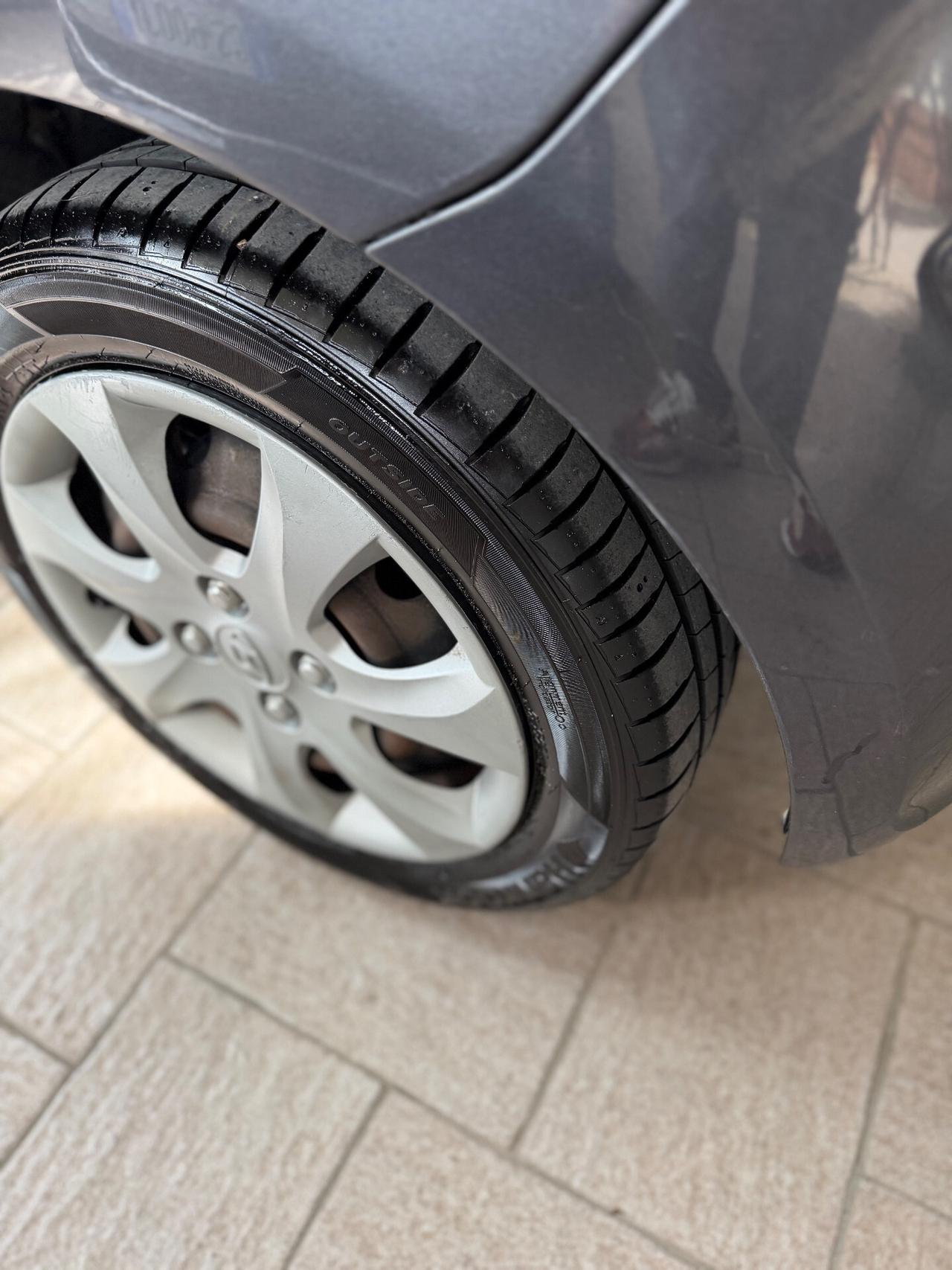 Hyundai i10 1.1 12V BlueDrive GPL Sound Edition