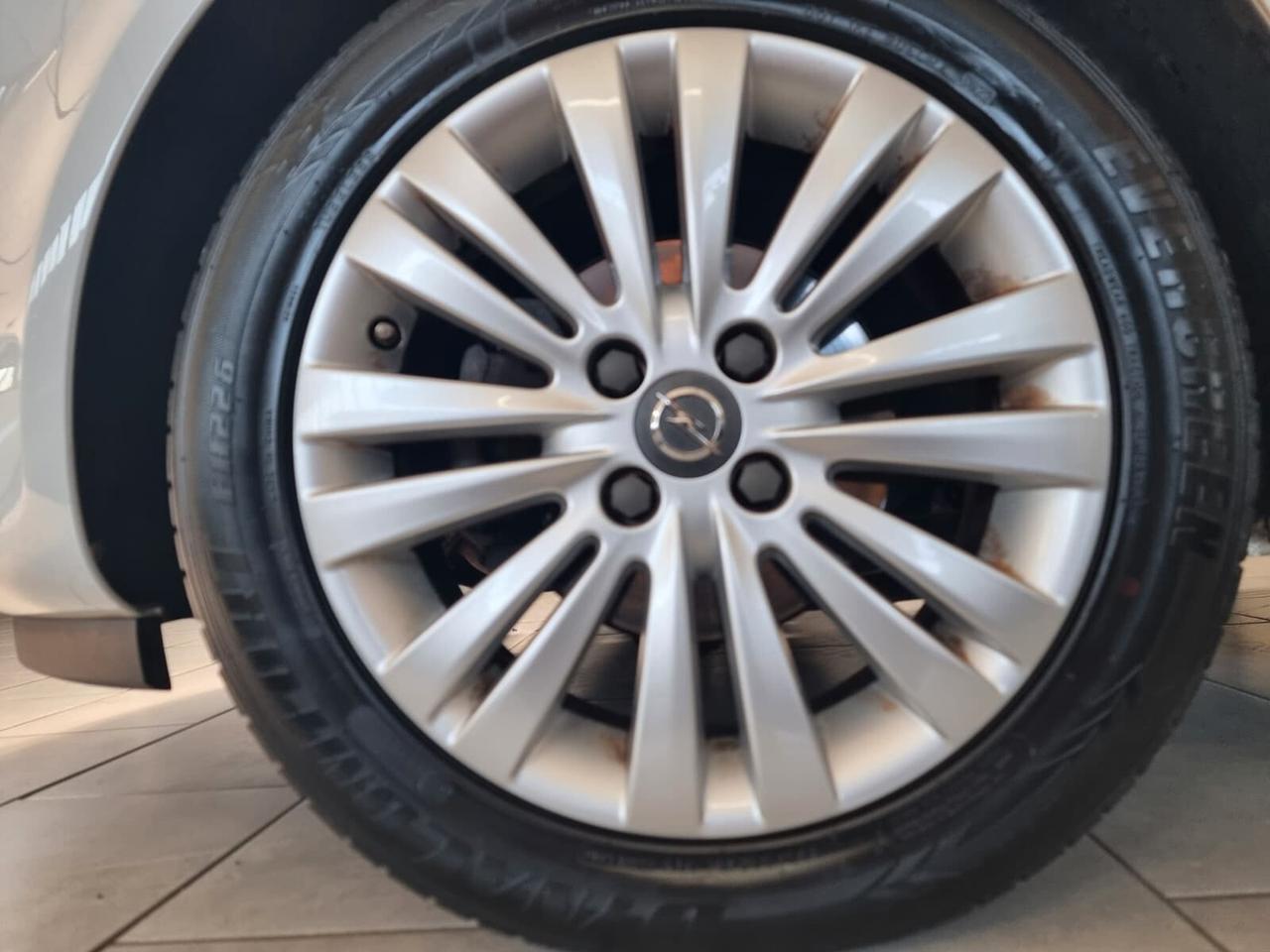 Opel Corsa 1.2 3 porte Club NEOPATENTATI