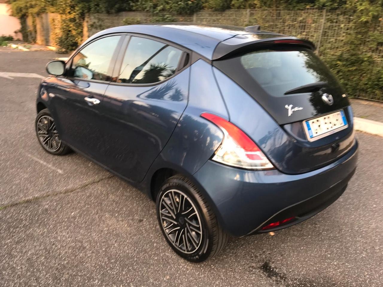 Lancia Ypsilon 1.0 FireFly 5 porte S&S Hybrid Gold