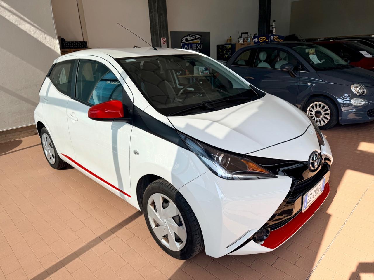 Toyota Aygo 1.000 benzina 69cv Neopatentati