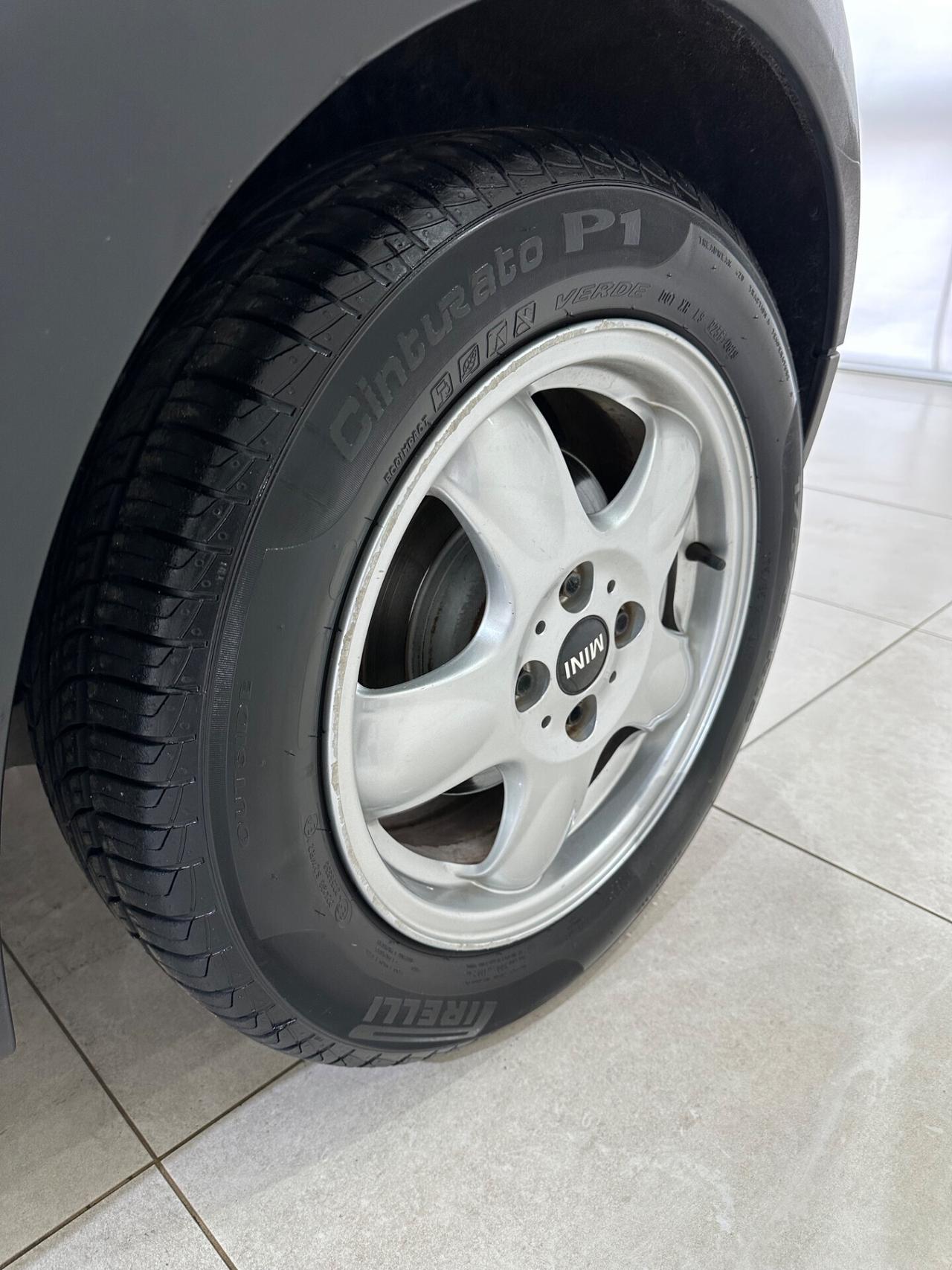 MINI GUIDABILE DA NEOPATENTATI UNICOPROPRIETARIO