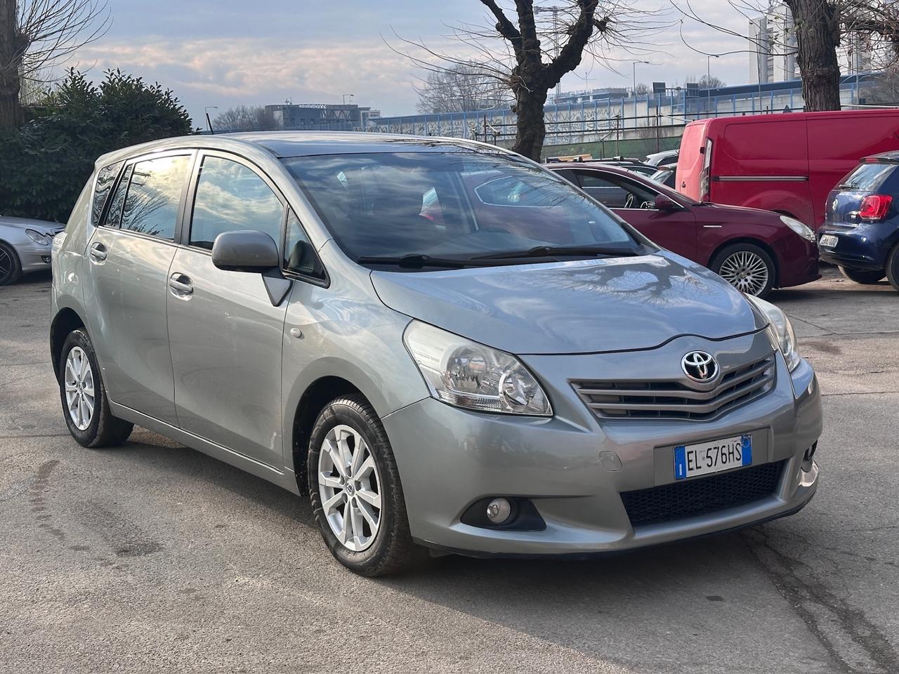 Toyota Verso 2.0 D Luxury Pack 7 posti tetto panoramico