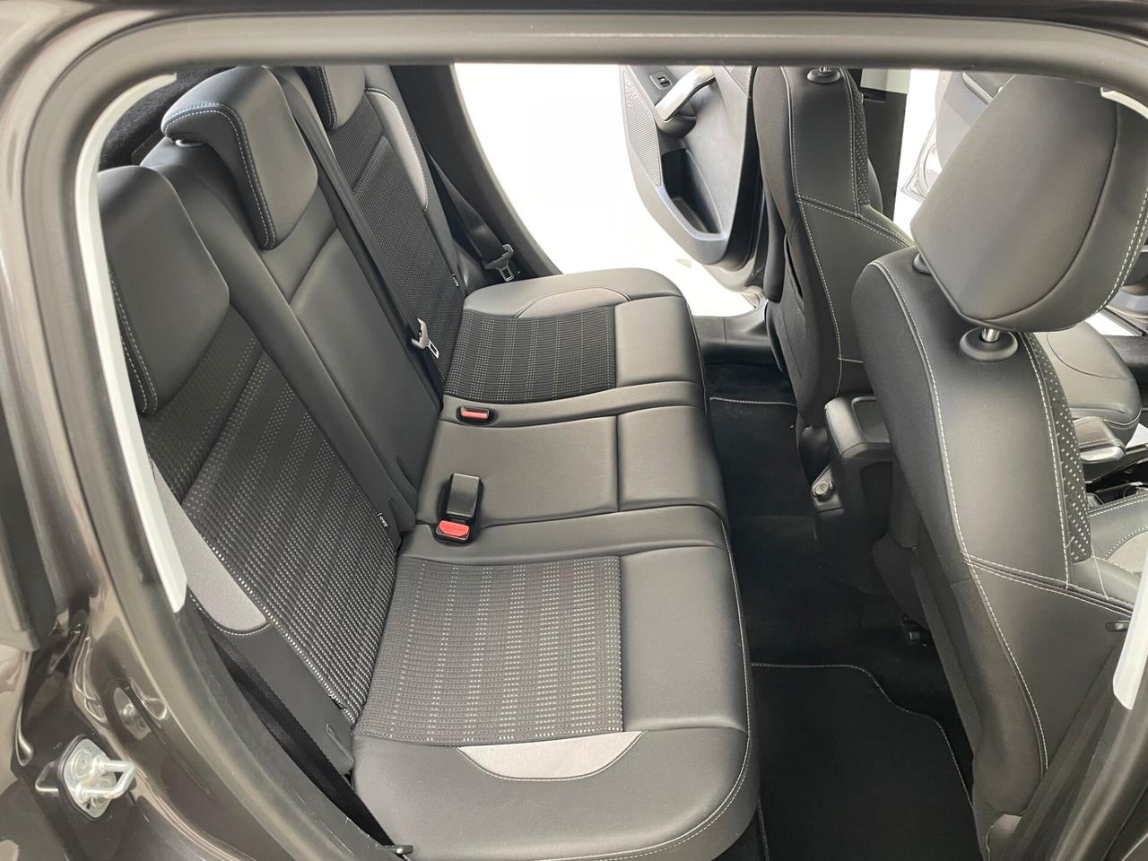 Peugeot 2008 1.5 BlueHDi 100 CV Allure