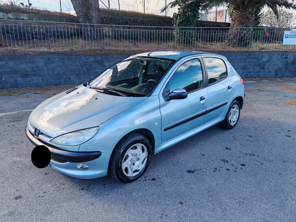 Peugeot 206 benzina come nuova 110.000 Km