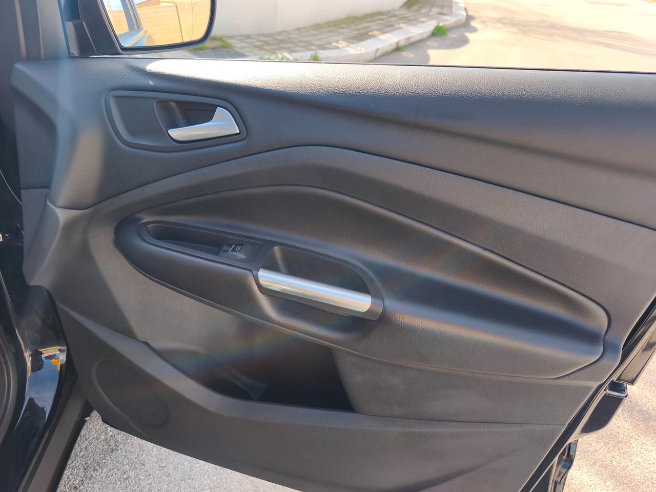 Ford Kuga 1.5 TDCI 120 CV S&S 2WD Titanium