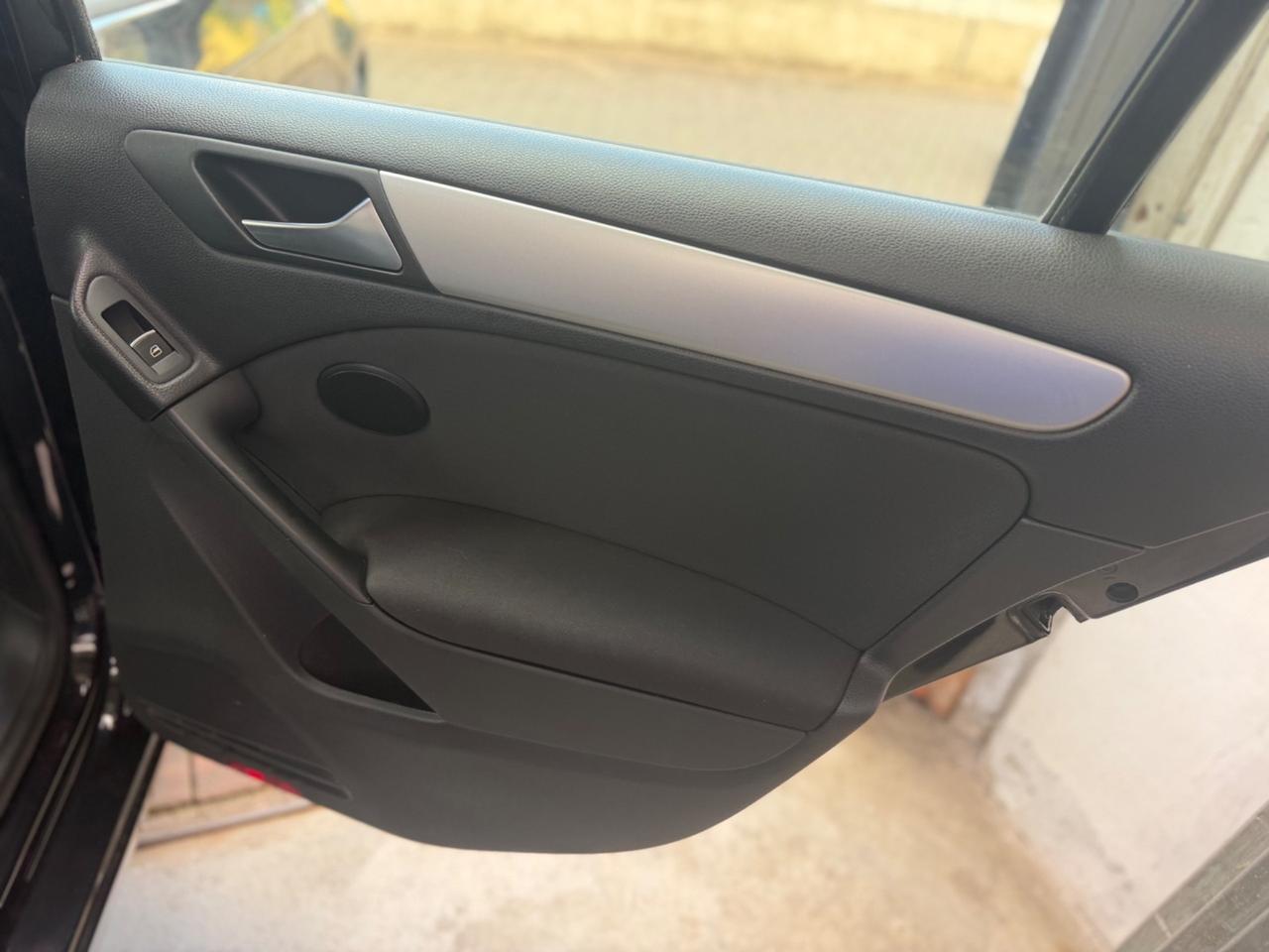 Volkswagen Golf 1.6 TDI DPF 5p. Highline NEOPATENTATI