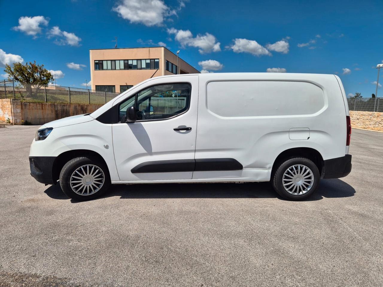 TOYOYA PROACE 3 POSTI PROLUNGATO