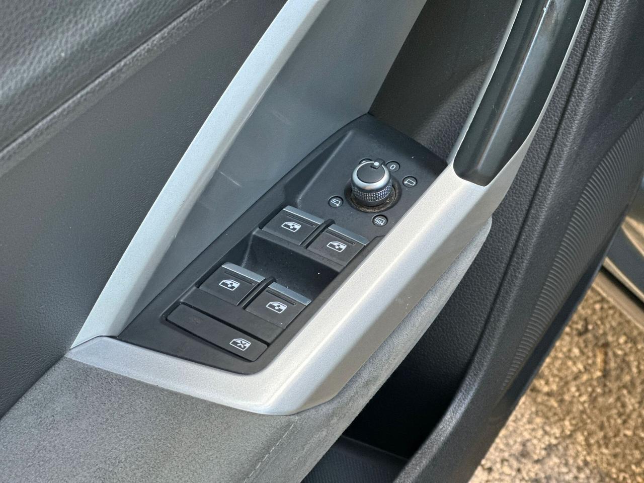 Audi Q3 2.0 TDI S tronic Advanced *FULL*