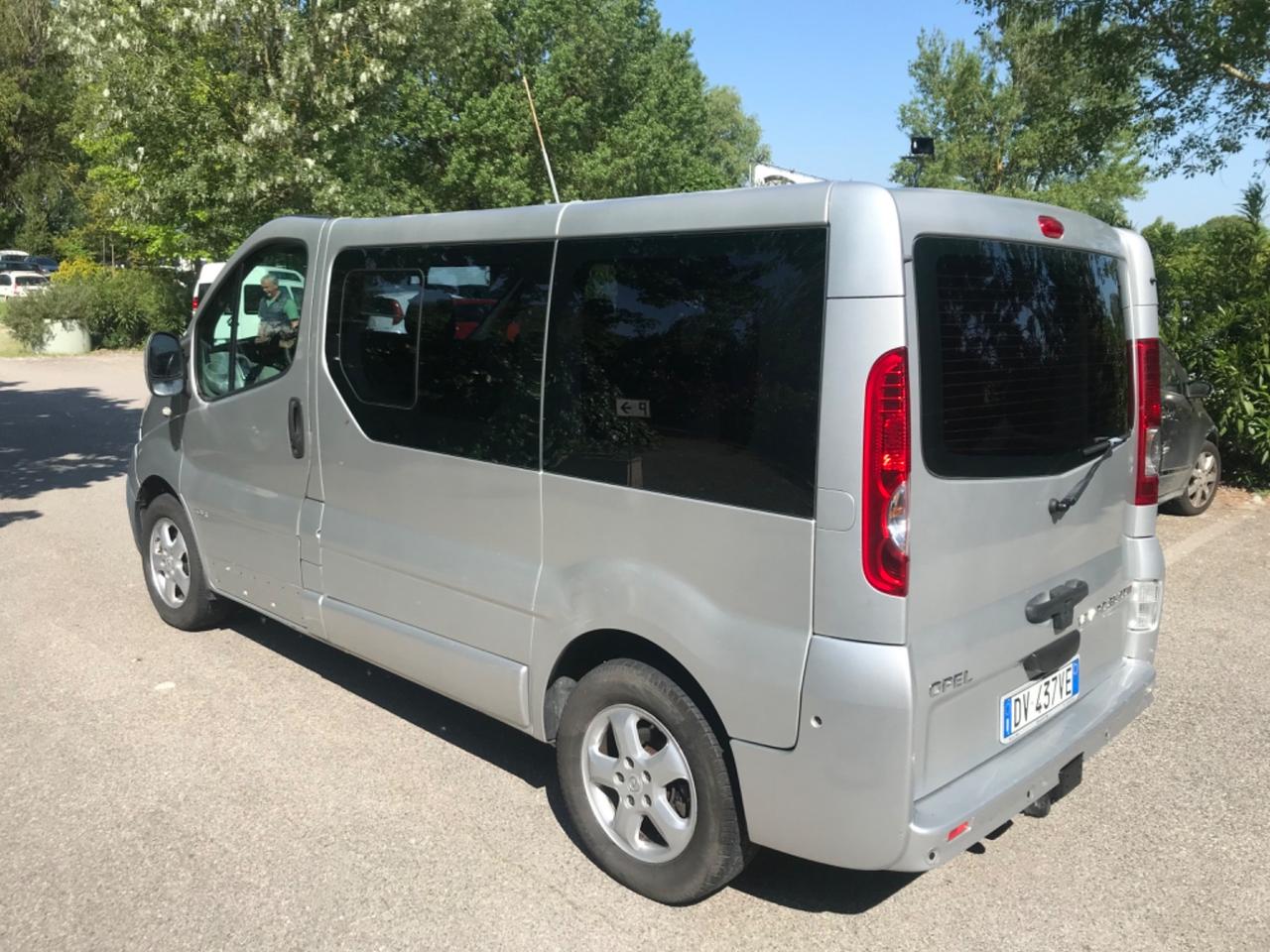 Opel Vivaro 29 2.5 CDTI PL-TA Furgone Vetrato Easytronic Fap 8 POSTI Gancio Traino