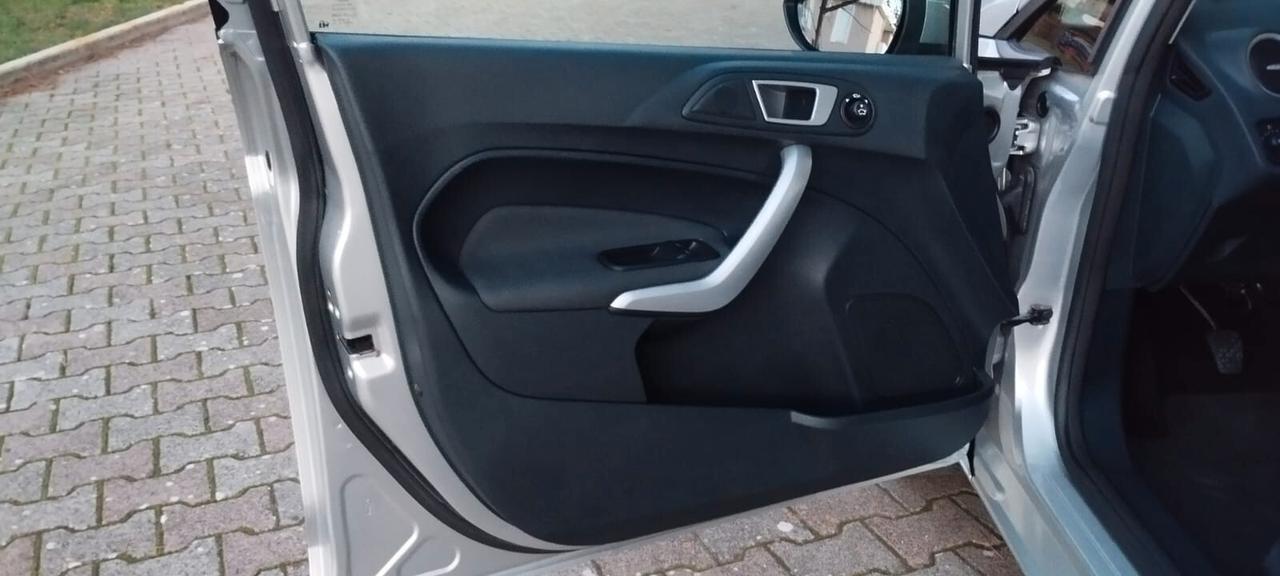 Ford Fiesta 1.2 16V 82CV 5p. Titanium Bs.