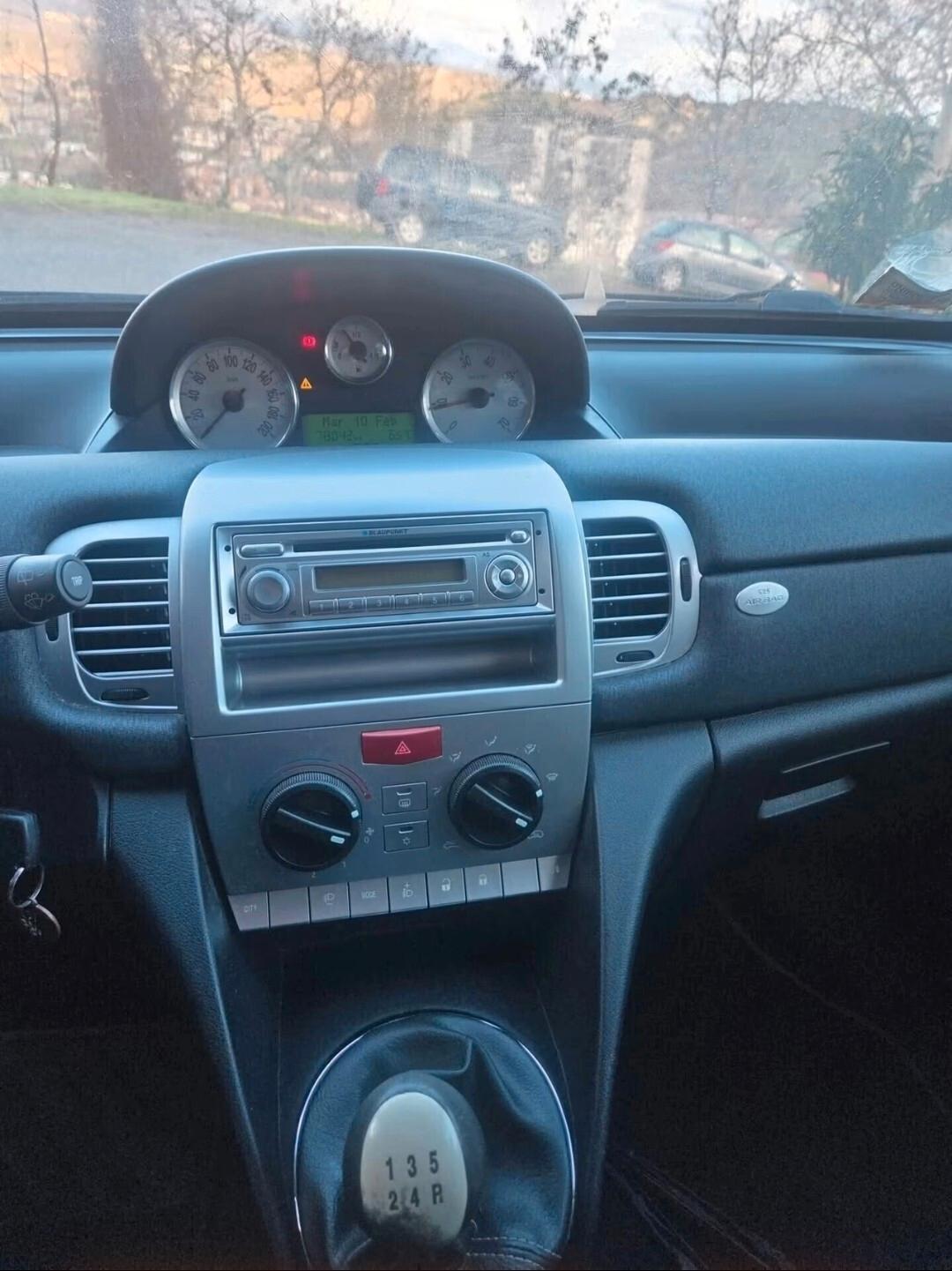 Lancia Ypsilon 1.3 MJT 75 CV Platino
