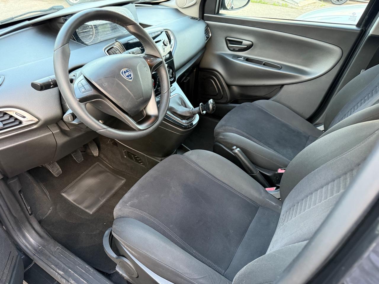 Lancia Ypsilon 1.2 69 CV 5 porte S&S Gold