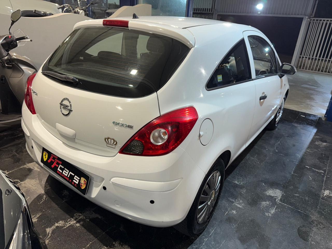 Opel Corsa 1.2 3 porte b-color