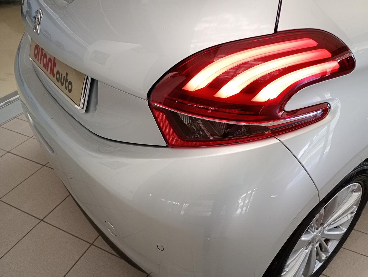 Peugeot 208 1.6 BlueHDi 75 5 porte - NEOPATENTATI -