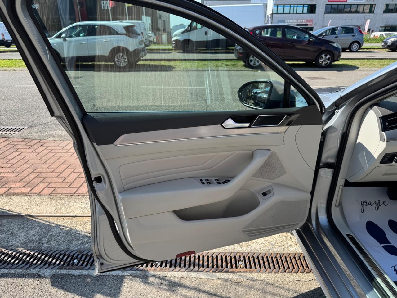 Volkswagen Passat Variant 2.0 TDI SCR EVO DSG Executive R-Line EURO6D TEMP