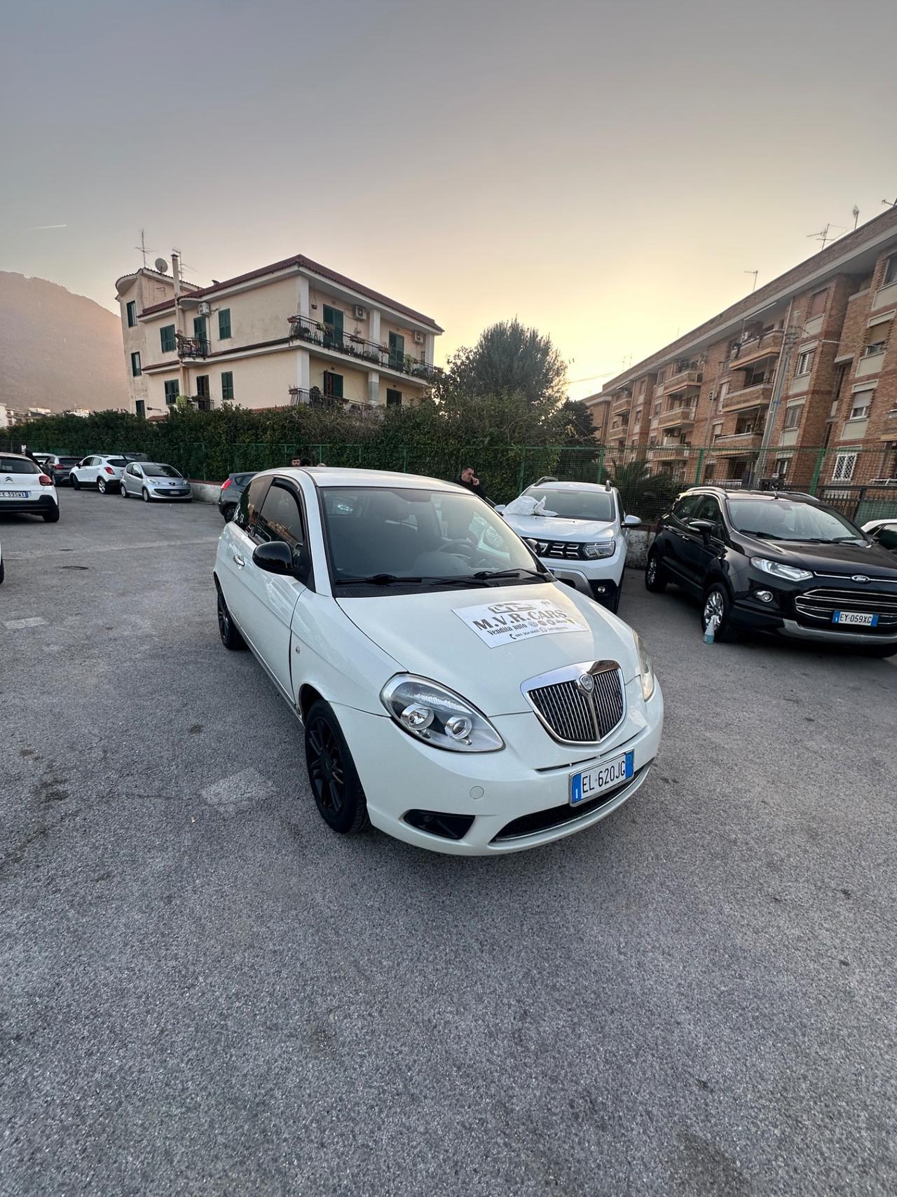 Lancia Ypsilon 1.3 MJT 75 CV Platinum