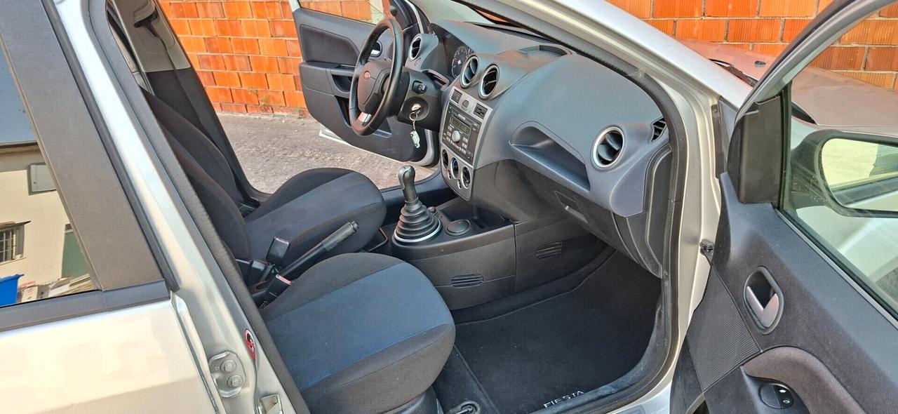 Ford Fiesta 1.2 16V 5p. Ghia X Neopatentati