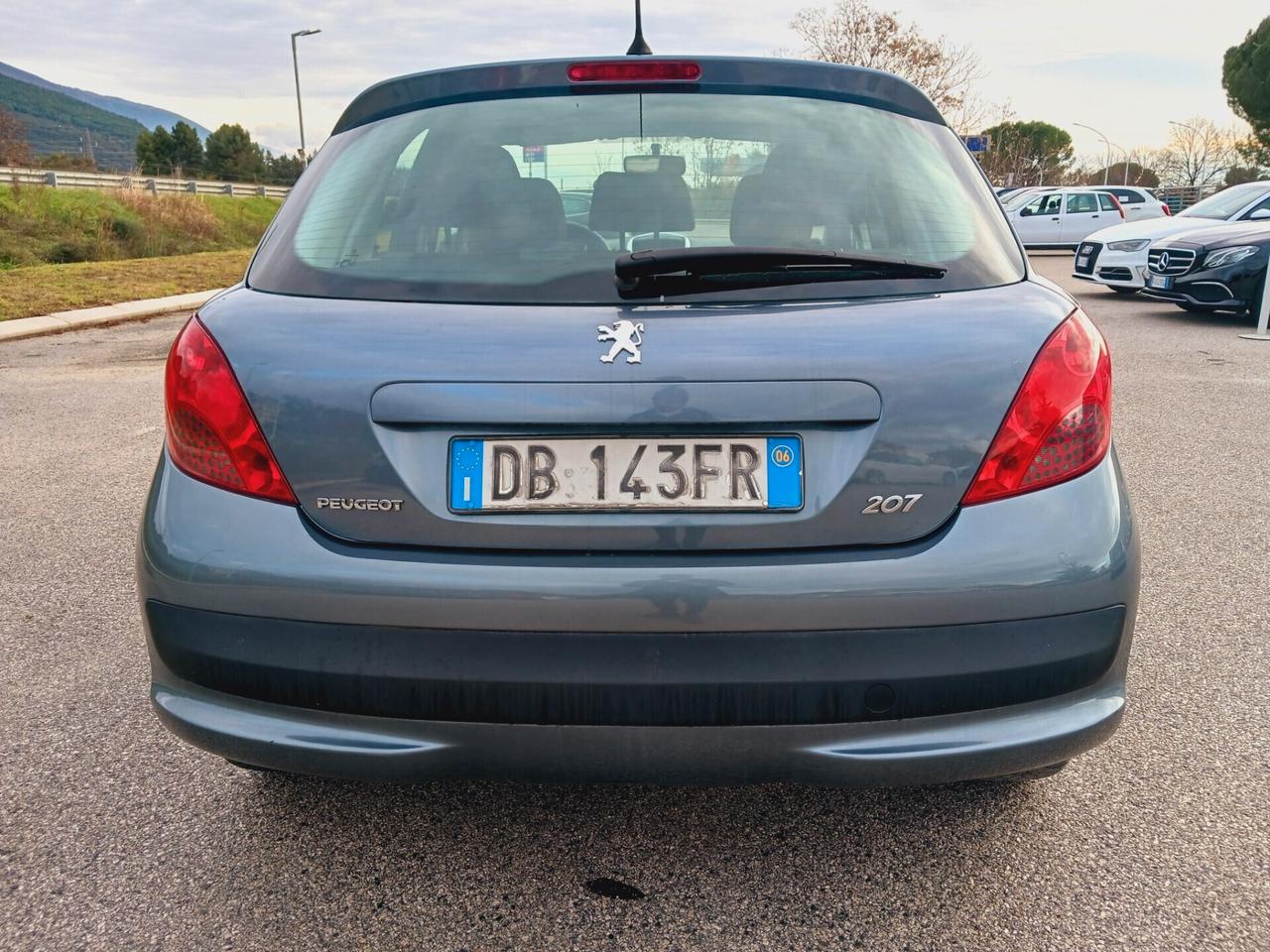 Peugeot 207 1.4 HDi 70CV 5p. ONE Line Neopatentato