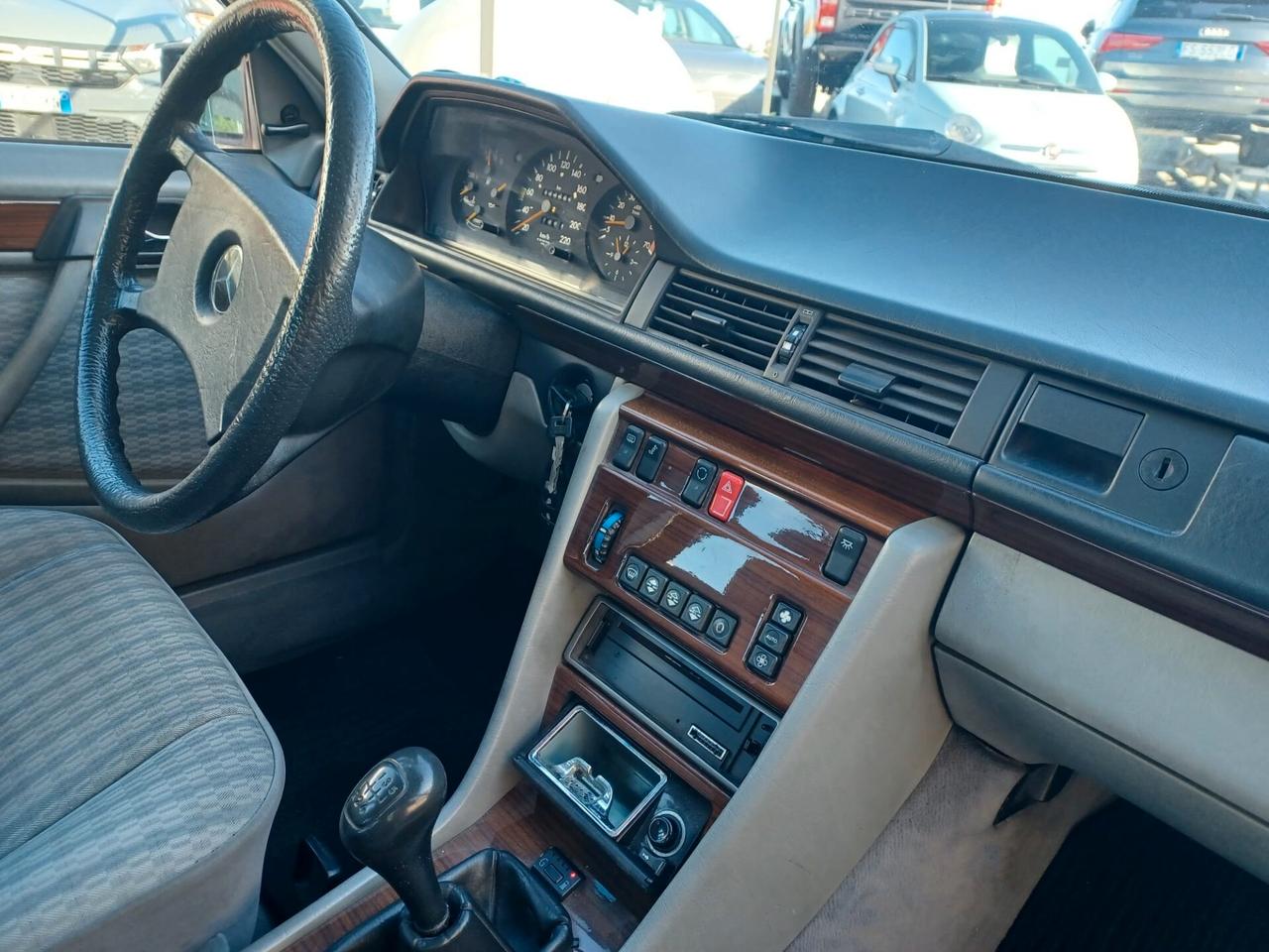 Mercedes-benz 200 E