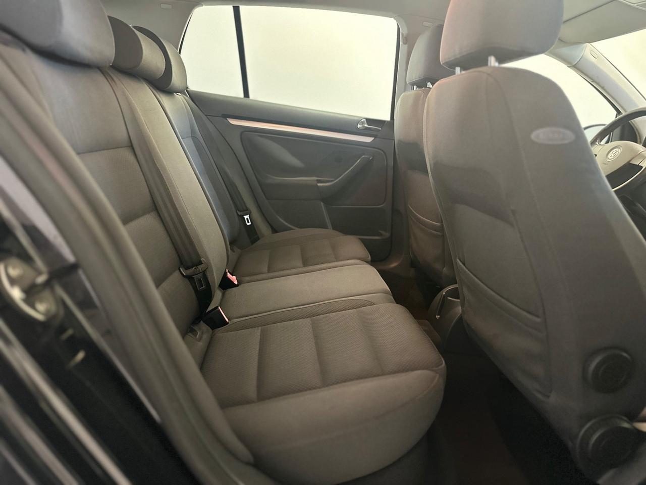 Volkswagen Golf 1.6 16V FSI 5p. Sportline NEOPATENTATI