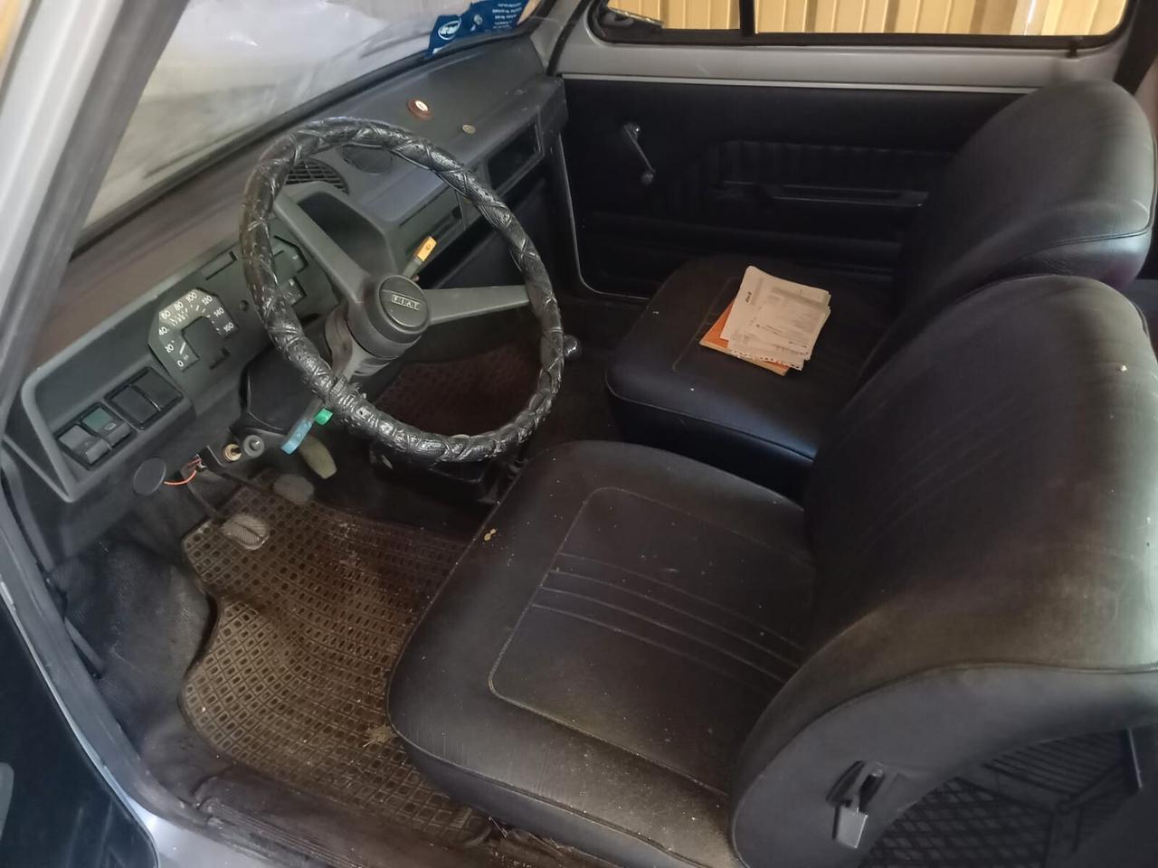 AUTO D'EPOCA FIAT 127