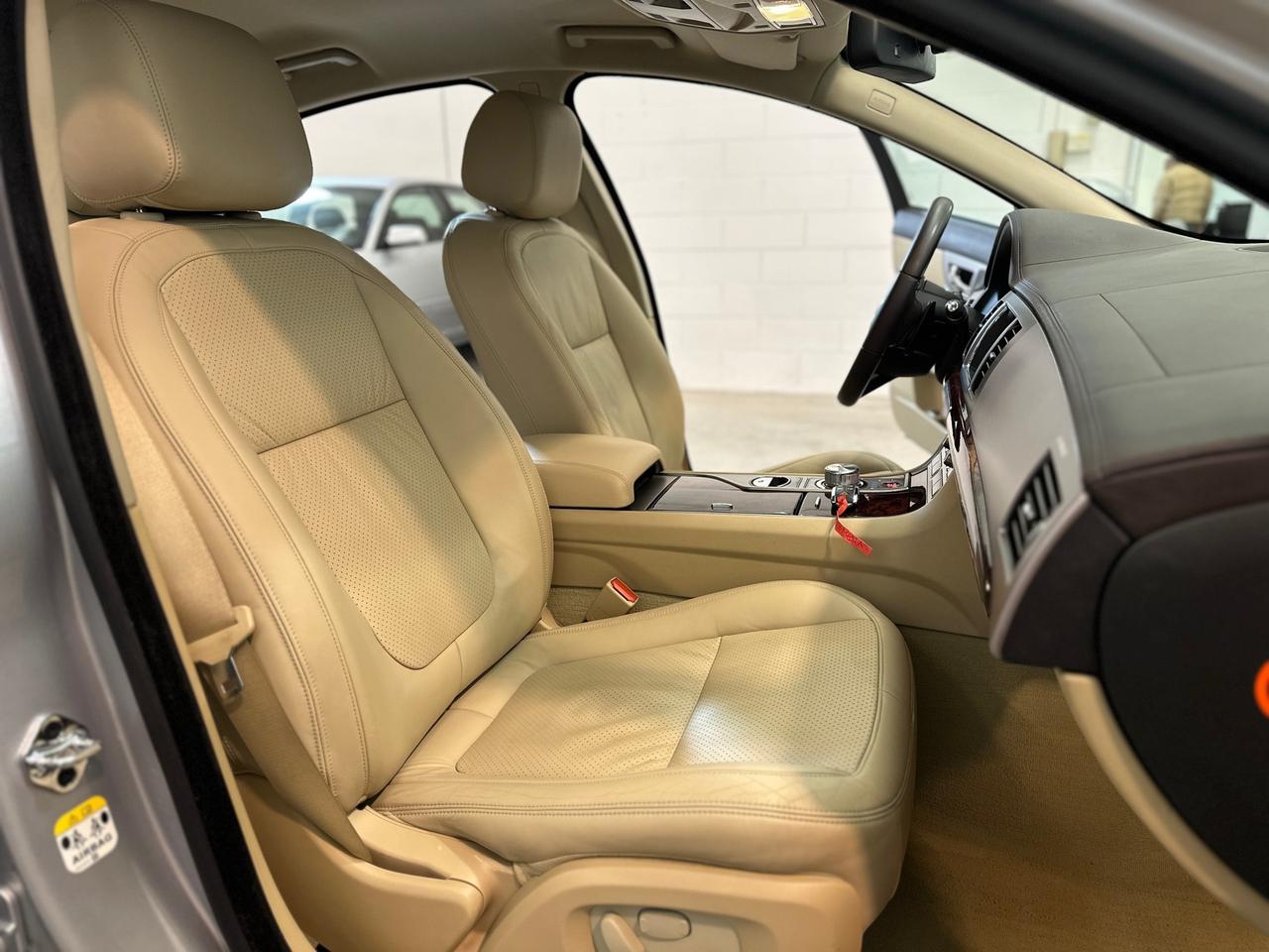 Jaguar XF 4.2 V8 Premium Luxury
