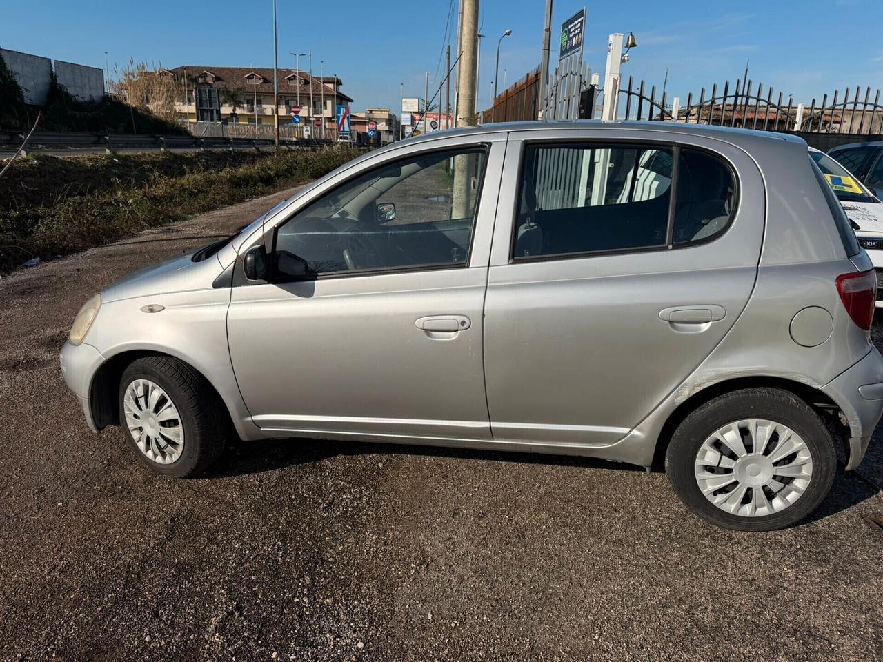 Toyota Yaris 1.0i 16V cat 5 porte Sol