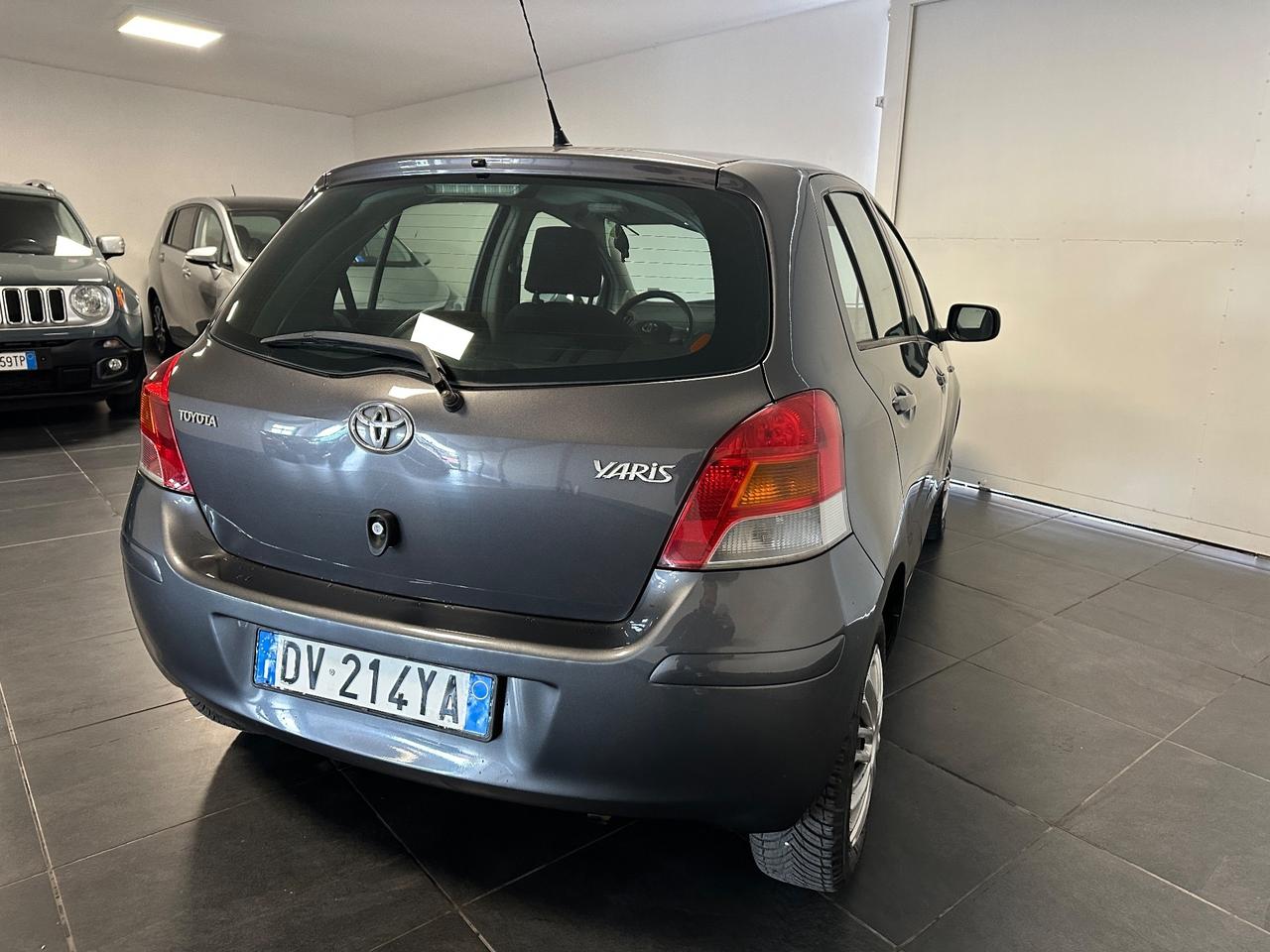 TOYOTA YARIS 1.0 NEOPATENTATI 69CV GARANZIA
