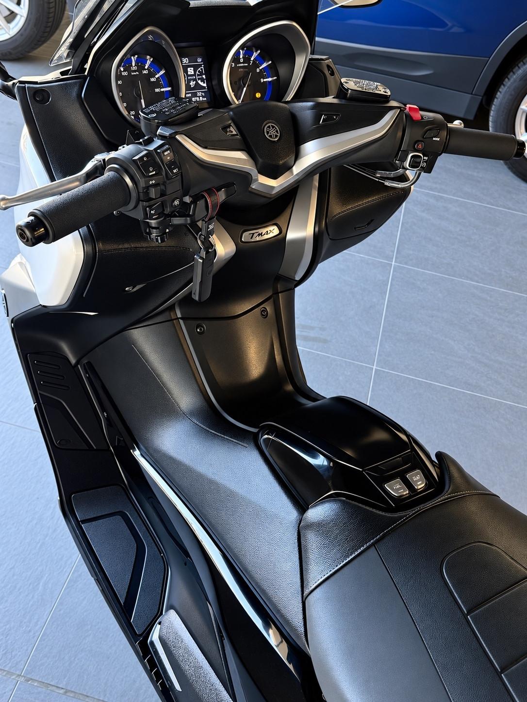 Yamaha T Max 530