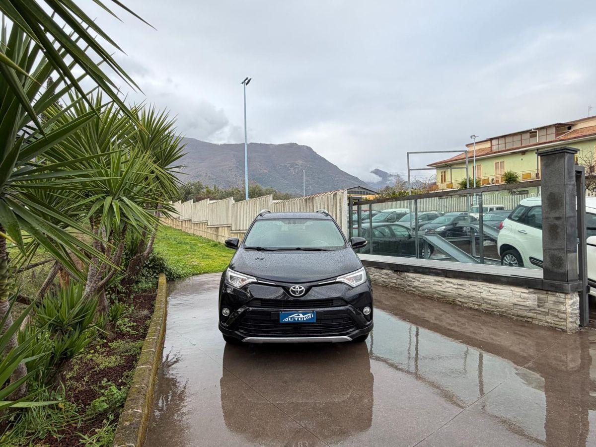 TOYOTA - RAV4 - 2.0 D-4D 2WD Business