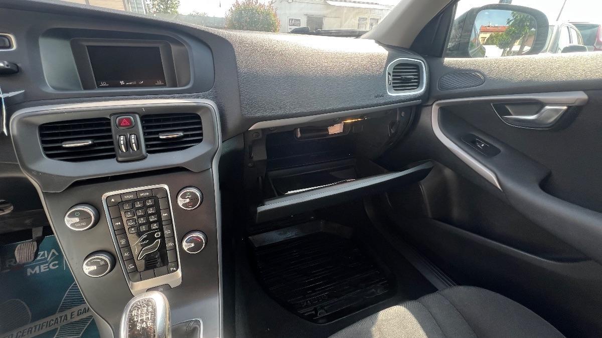 VOLVO - V40 1.6 d2 Business Edition