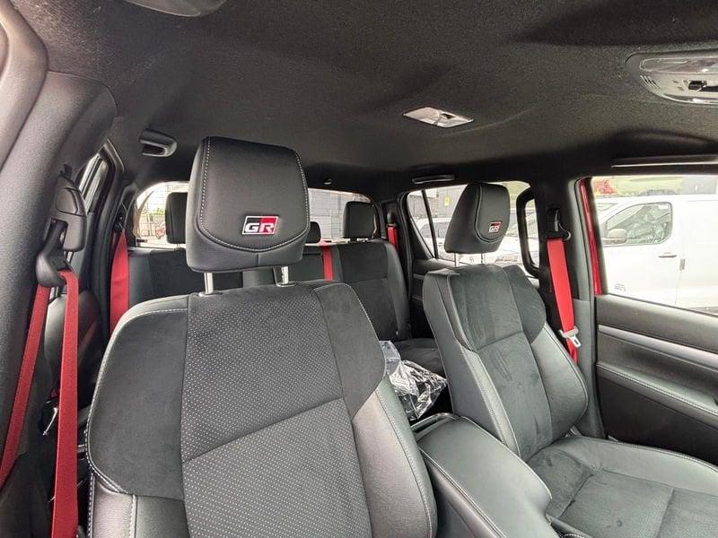 Toyota Hilux 2.8 D-4D A/T 4WD 4 porte Double Cab GR SPORT