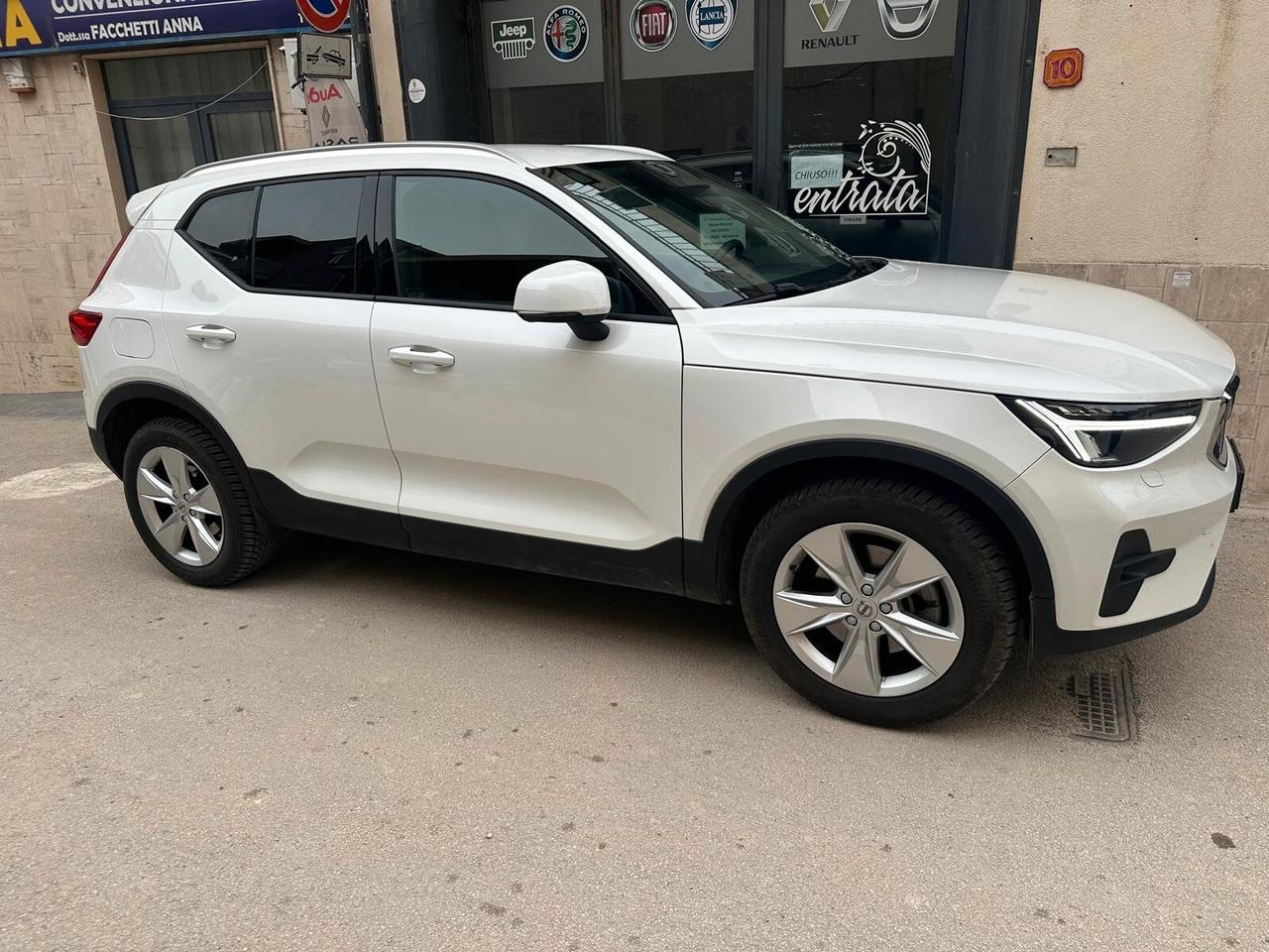 Volvo XC40 B4 2.0Mild Hybrid Core Full Opt. N1 gancio traino