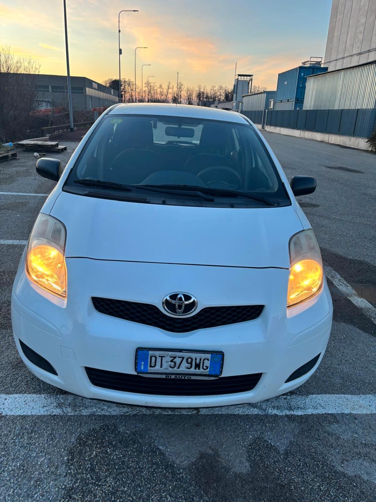 Toyota Yaris 1.0 5 porte Sol UNICO PROPRIETARIO TAGLIANDATA TOYOTA UNICO PROPRIETARIO