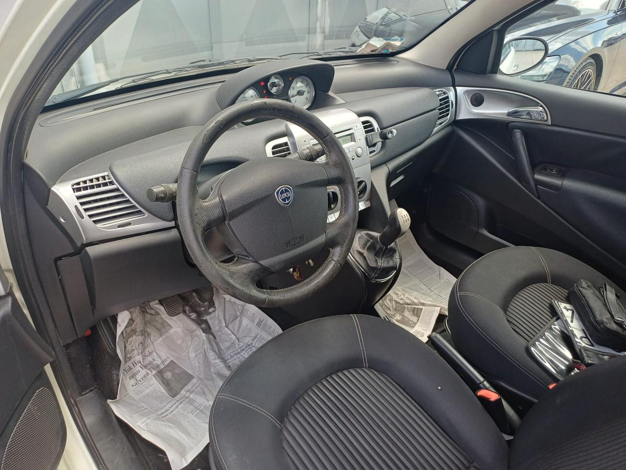 Lancia Ypsilon 1.3 Mjet 75Cv Momo Sport