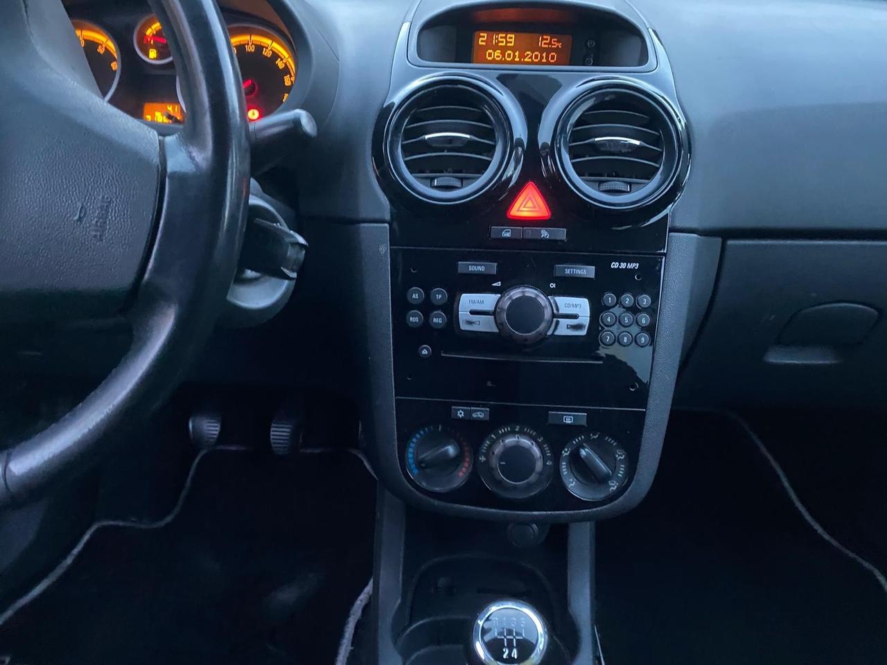 Opel Corsa 1.2 5 porte Club anno 2011