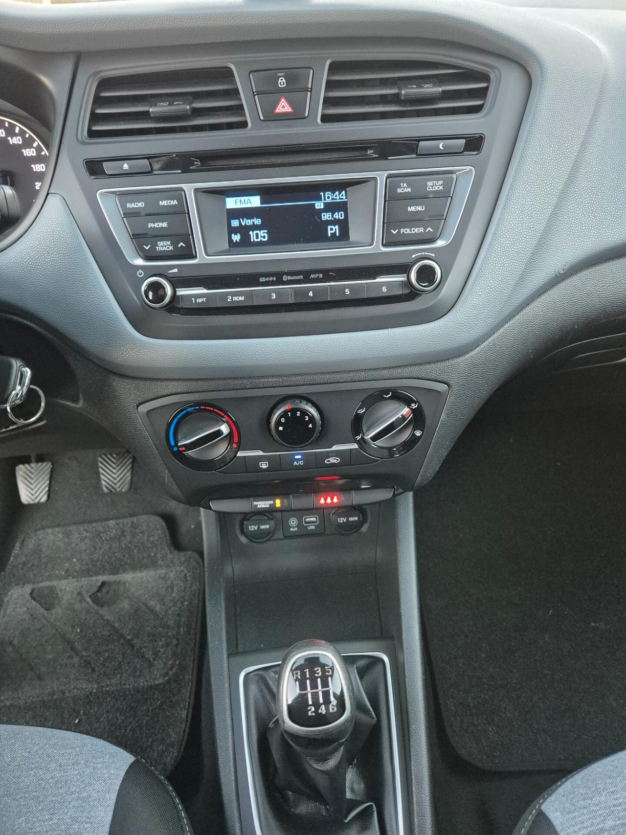 Hyundai i20 1.1 CRDi 12V 5 porte neopatentati