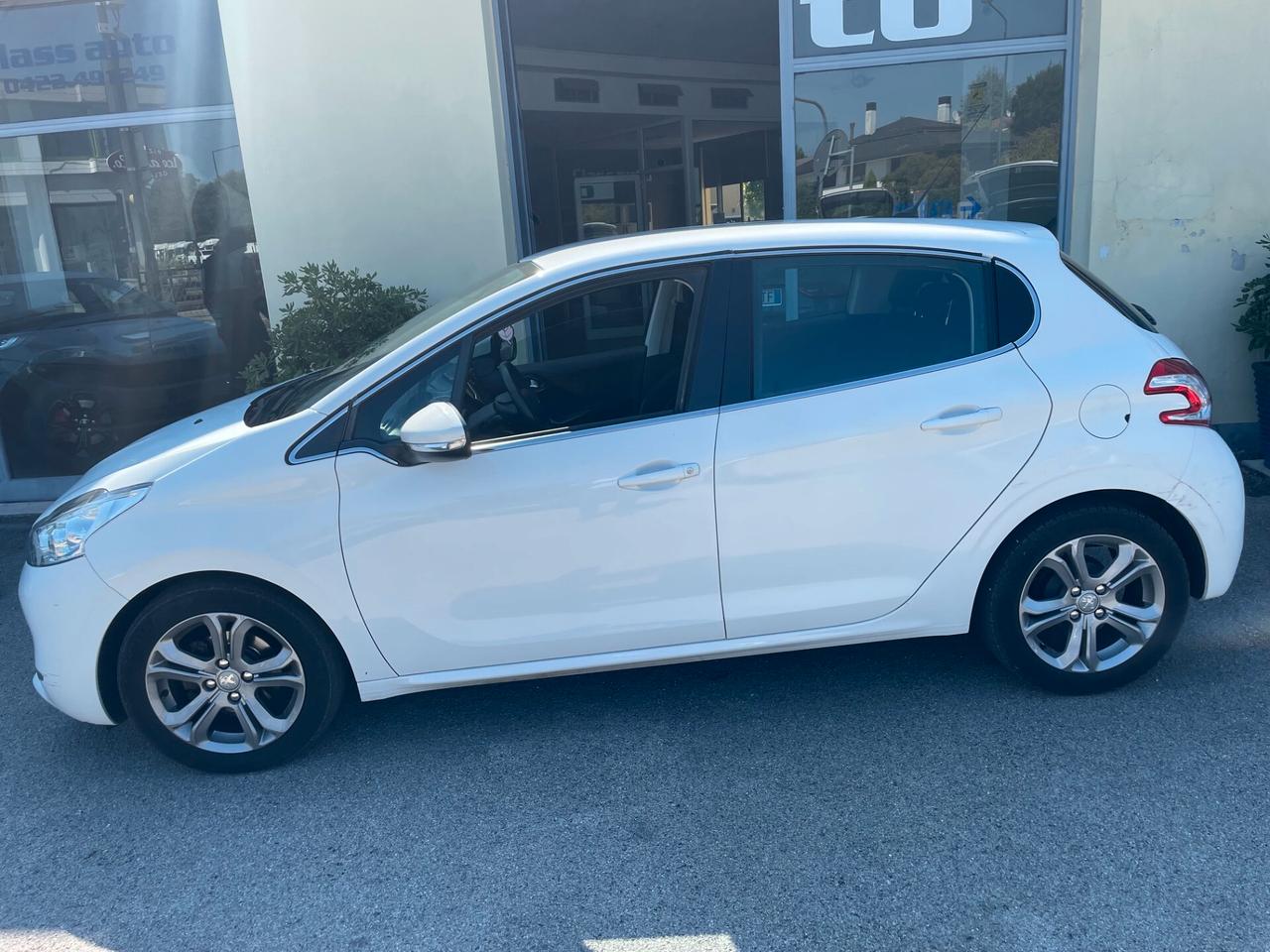 Peugeot 208 PureTech 82 5 porte Allure