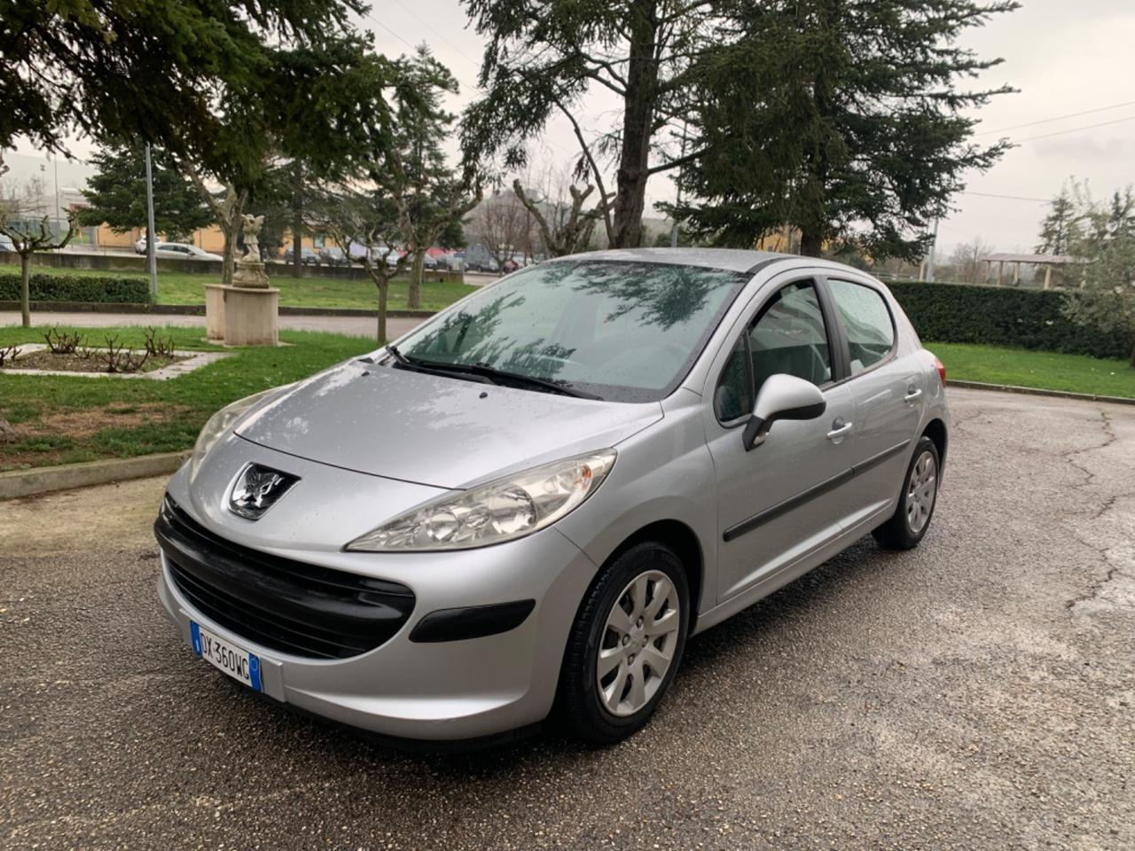 Peugeot 207 1.4 ECO GPL di serie neopatentati