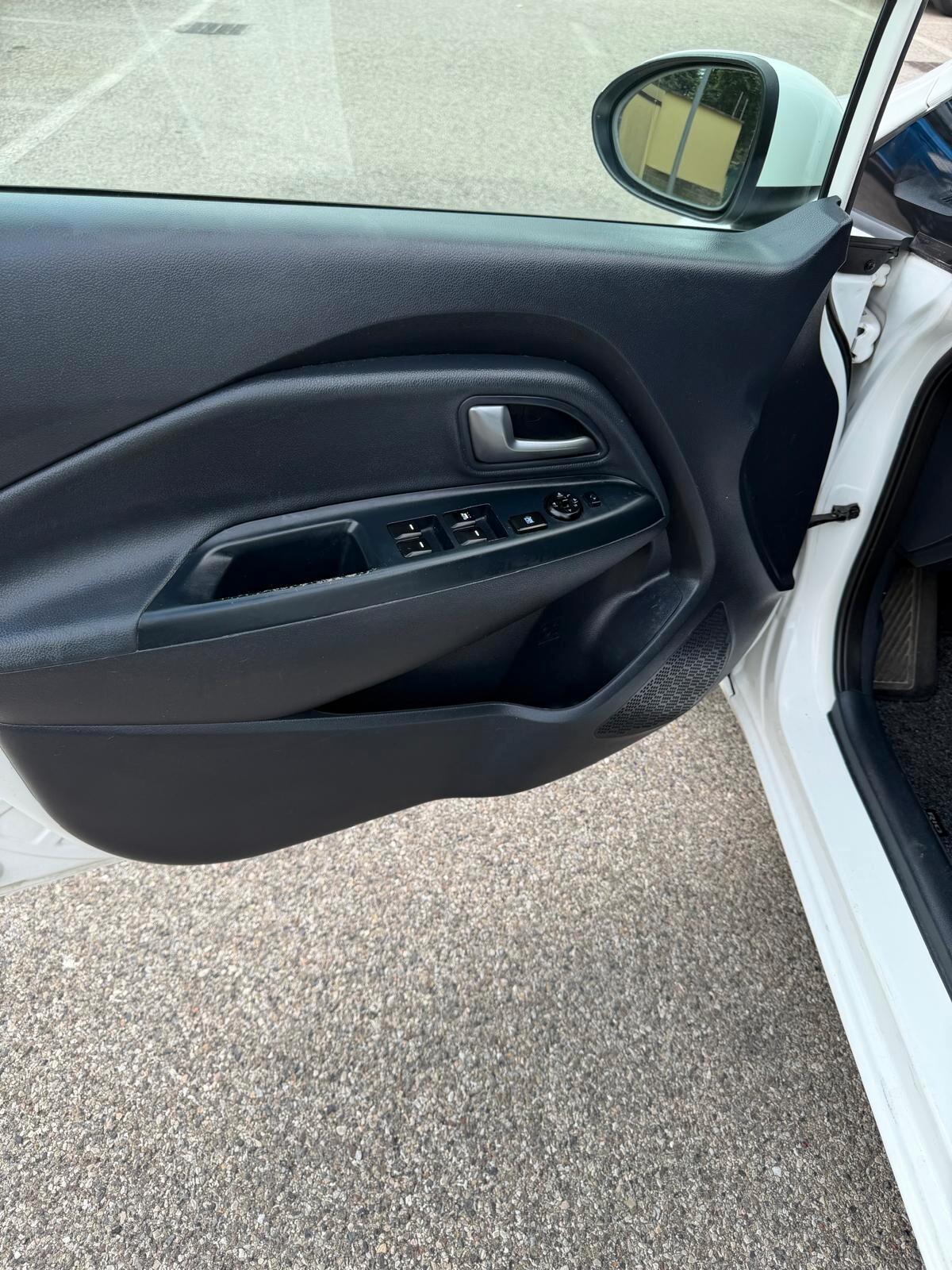 Kia Rio 1.4 crdi - NEOPATENTATI - 12 MESI DI GARANZIA -